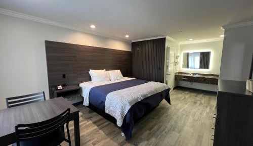 Deluxe King Room