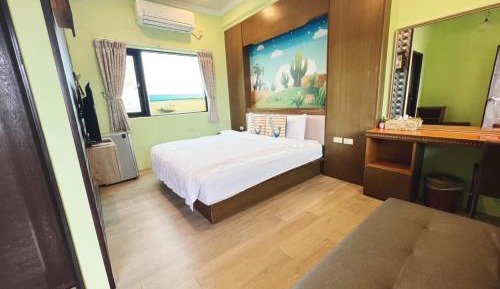 Deluxe Double Room with Side Sea View