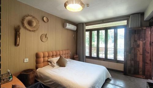 Queen Room with Garden View