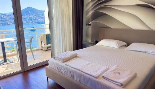 Deluxe Double Room with Balcony and Sea View