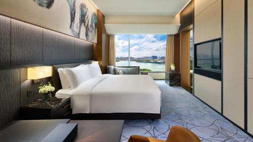 Premium King Room with Lounge Access and Lake View