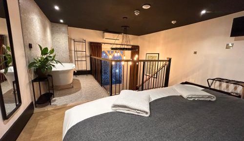Deluxe Double Room with Bath