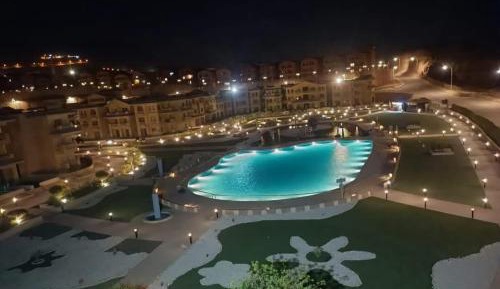 Apartment with Pool View 
