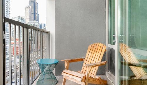 Deluxe One-Bedroom Apartment (Self Check-in with Virtual Front Desk)