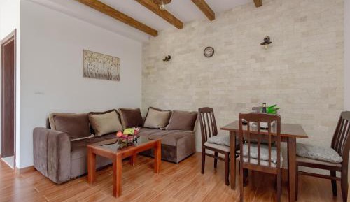 Apartment with Garden View