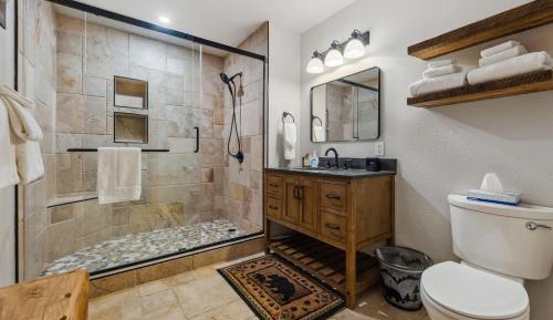 Classic One-Bedroom Apartment with King Bed