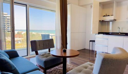 Deluxe Double Room with Side Sea View