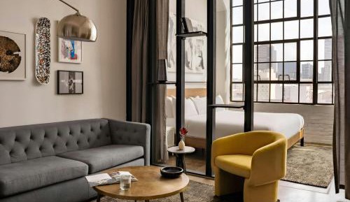 One-Bedroom Apartment with Queen and Sofa Bed