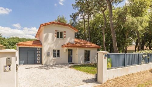 Holiday Home (8 Adults)
