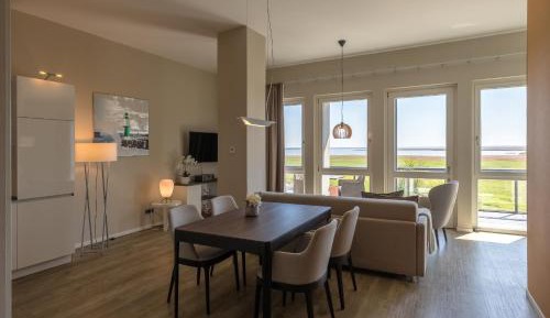 Apartment with Lake View