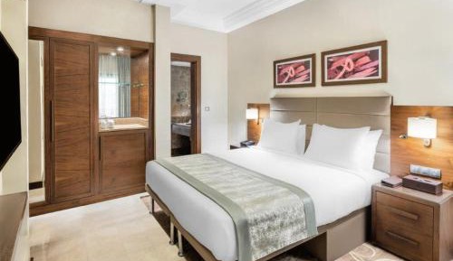 Standard Room with One King Bed