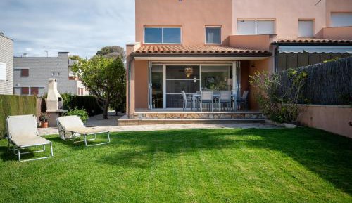 Villa with Garden View