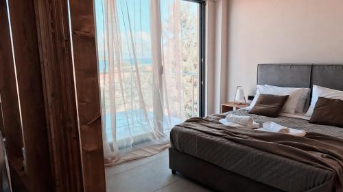 One-Bedroom Apartment with Sea View