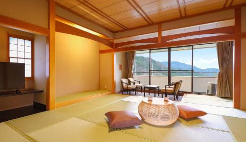 Standard Japanese-Style-Room 19 sqm holds 6 people - Indoor Bath - Non-Smoking