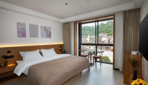 King Room with Mountain View