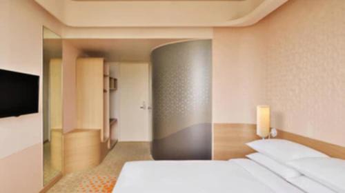 University Admission Package - Superior Room