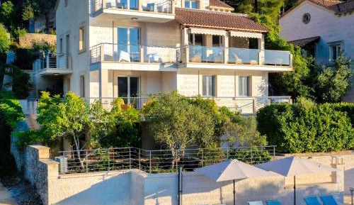Villa - Beach Front