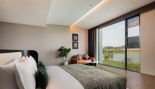 Single Room with Lake View