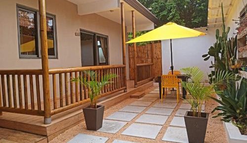 One-Bedroom Apartment with Terrace