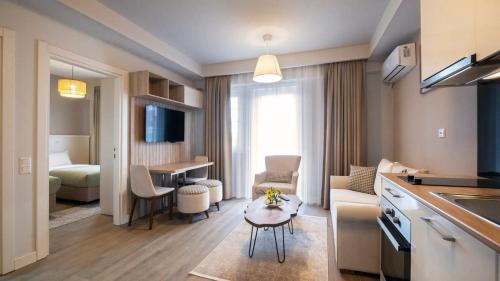 Deluxe One-Bedroom Apartment