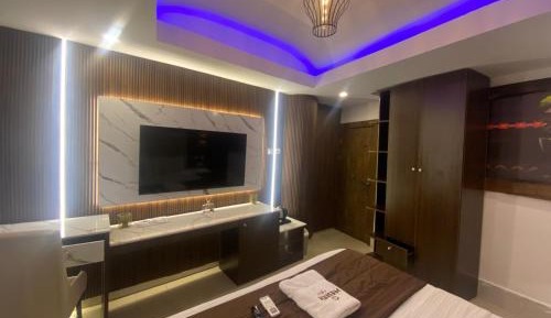 Queen Room