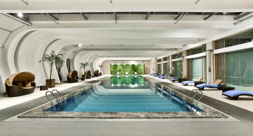 Standard King Room with River View