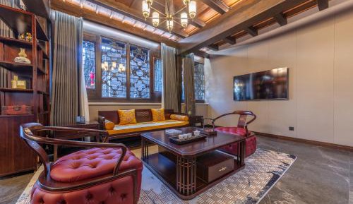 Deluxe Suite with Spa Bath