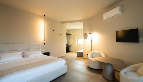 Deluxe Suite with Private Pool and Caldera View
