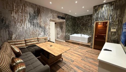 Suite with Hot Tub