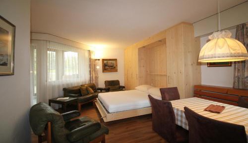 Apartment with Mountain View