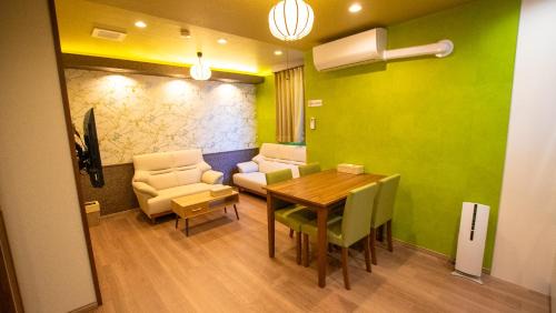 Deluxe Family Room