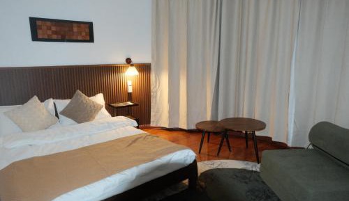 Standard Queen Room