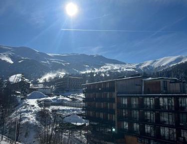 Apartment with Mountain View