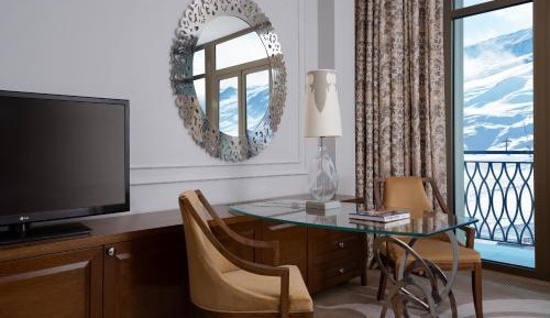 King Junior Suite with Balcony and Mountain View
