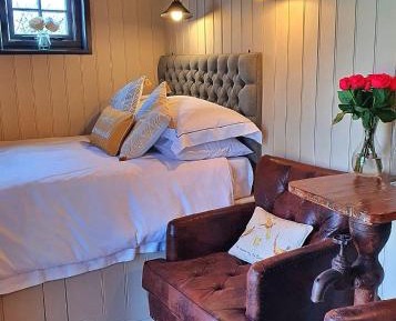 Deluxe Double Room with Shower