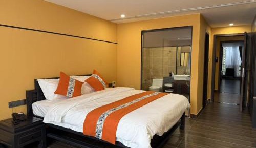Deluxe Queen Room