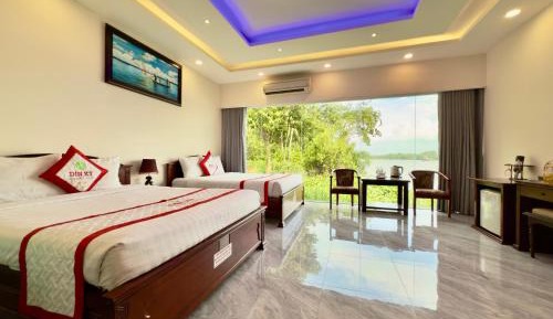 Family Room with Lake View