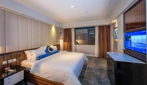 Deluxe Queen Room