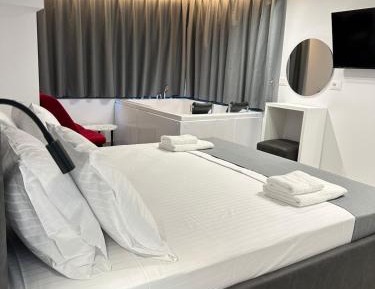 Queen Room with Spa Bath