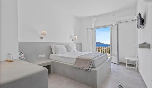 Deluxe Double Room - Minimal with Balcony 