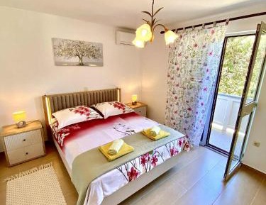 Apartment with Garden View