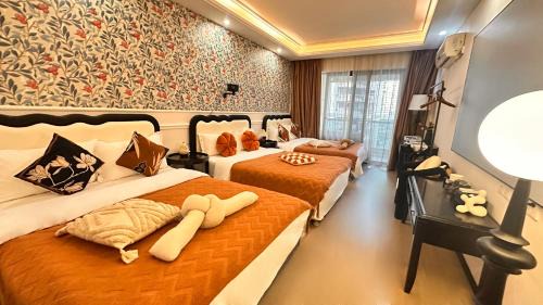 Deluxe Family Suite
