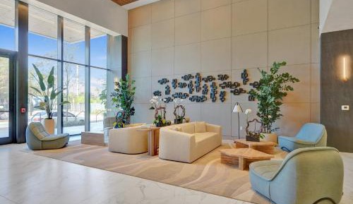 One-Bedroom Apartment with Sea View and Balcony