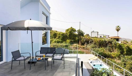One-Bedroom Apartment with Sea View and Terrace