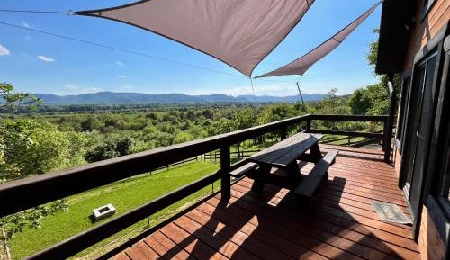 Apartment with Mountain View