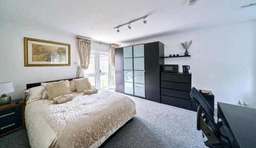 Deluxe Double Room with Shower