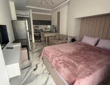 Deluxe King Studio