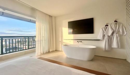 Deluxe King Suite