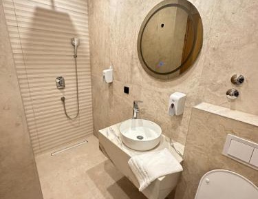 Deluxe Double Room (2 Adults + 1 Child)