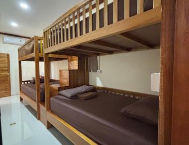 Quadruple Room with Private Bathroom